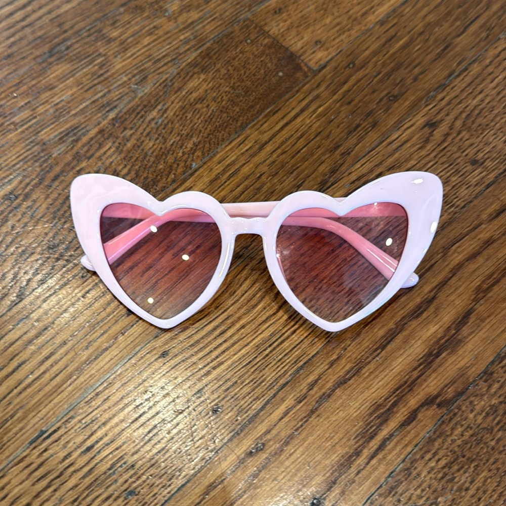 Pink Heart Sunglasses: Colored lenses: Cat Eye Heart
